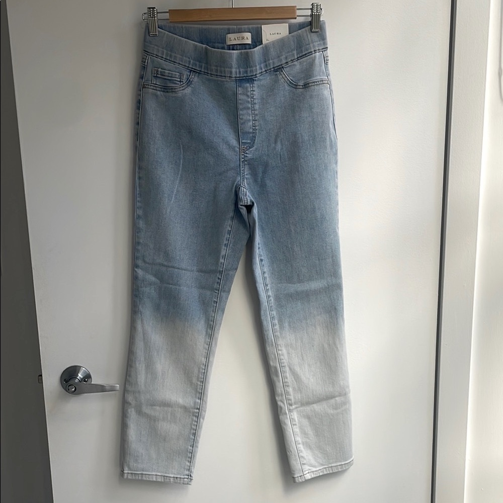 Laura Women's Light Blue Ombré Straight Leg Pull-On Jeans Size 6